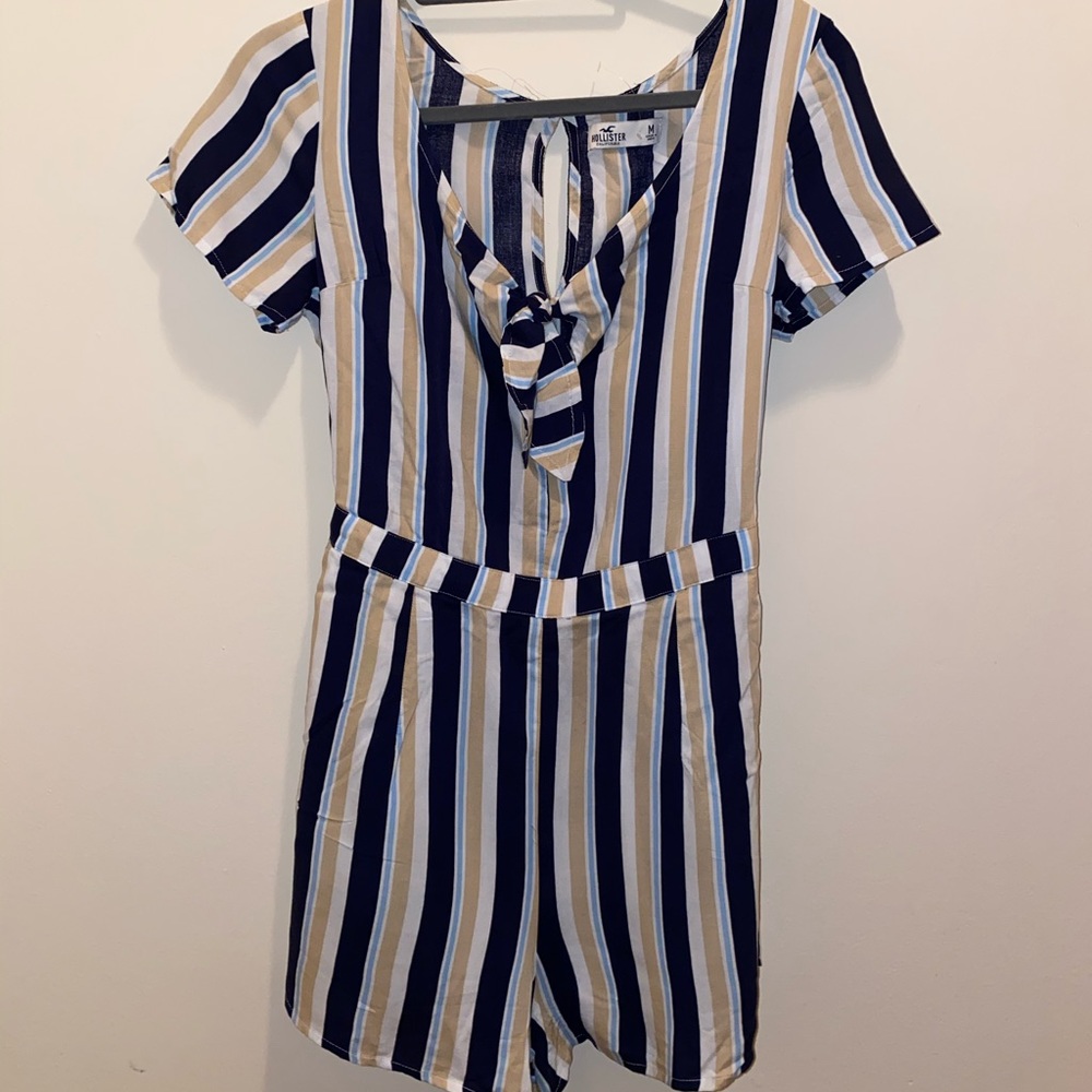 hollister romper! only worn once, great condition!
